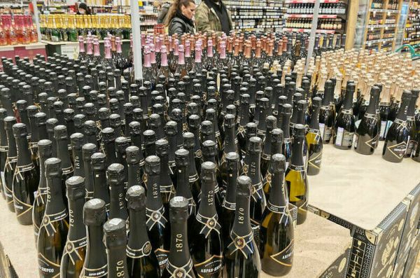 Государственная Дума приняла закон об отмене раздельной выкладки вина Государственная Дума приняла закон об отмене раздельной выкладки вина