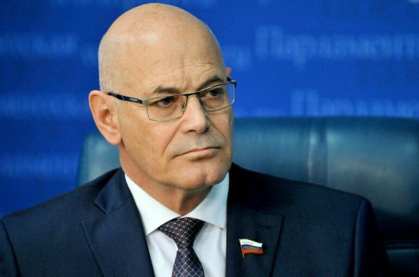 Круглый предложил выдавать гранты для социально ориентированных НКО на три года