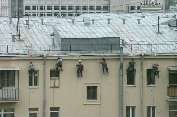 Минтруд предложил не менять объем квот на работу для иностранцев из визовых стран