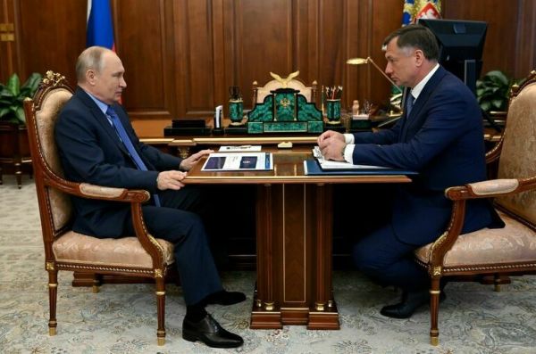 Путин поручил доложить ему о сроках обновления общественного транспорта