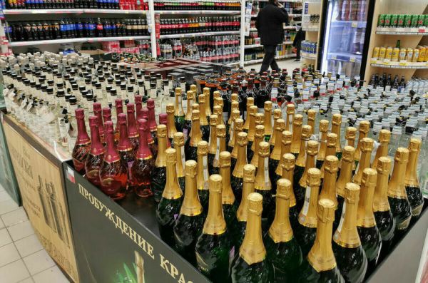 Совфед одобрил особый порядок госрегулирования рынка алкоголя в новых регионах