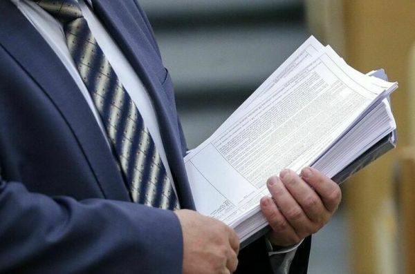 Взыскиваемые деньги запретят перечислять на счета в иностранных банках