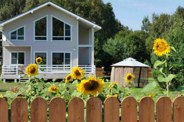 Где лучше &mdash; в загородном доме или в квартире?