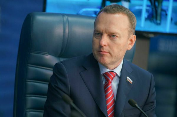 Бахарев рассказал, для чего повышают страховку по добровольным пенсионным взносам