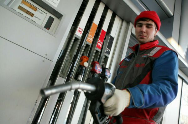 Биржевая цена бензина Аи-92 выросла за неделю на 9,8 процента