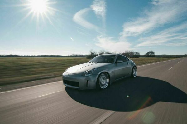 Автоэксперт посоветовал начинающим водителям не покупать спорткары