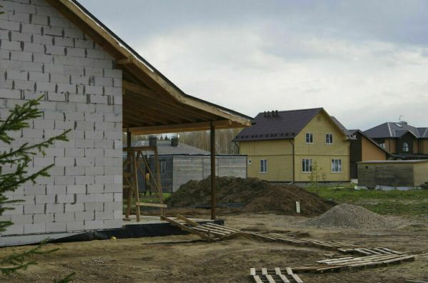 Россиянам рассказали, где можно строить бани и сауны на даче