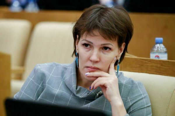 За&shy;писывать детей в шко&shy;лу просят разрешить офлайн