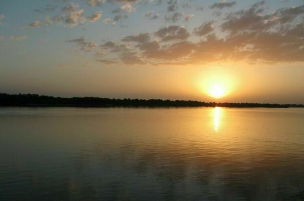 В Новой Каховке обеззараживают местность после схода воды