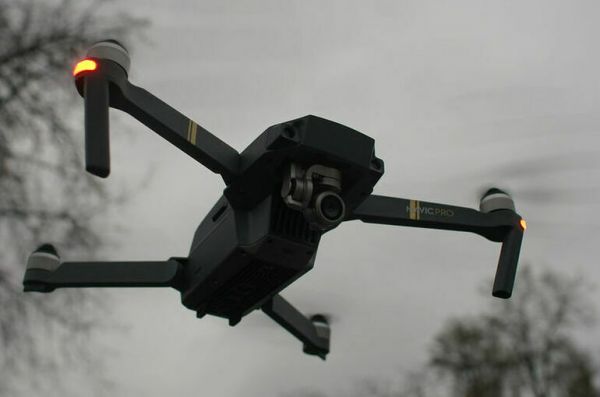 Жители подмосковного поселка рассказали о падении беспилотников