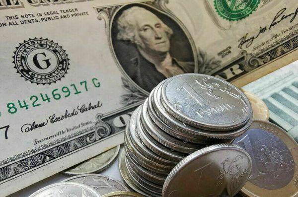 Курс доллара на Мосбирже опустился ниже 90 рублей