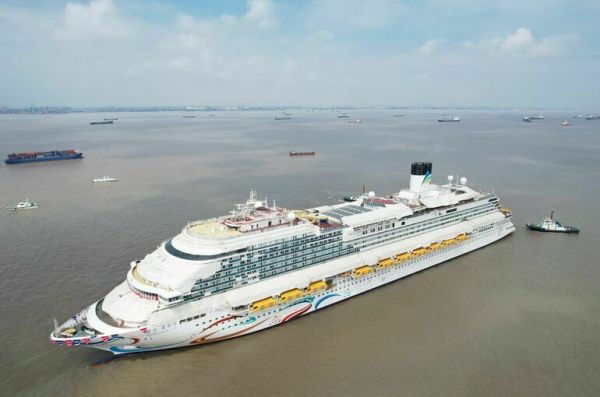 Первый круизный лайнер китайской сборки отправился в пробный рейс