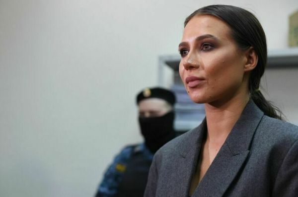 Суд отказался снимать арест с банковских счетов блогеров Чекалиных