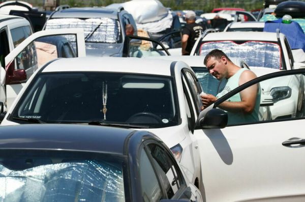 Волонтеры доставят воду и продукты для автомобилистов к Крымскому мосту