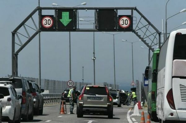Время ожидания въезда на Крымский мост сократилось до 3 часов