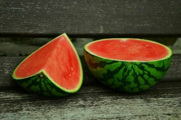 Гастроэнтеролог рассказала, как правильно лакомиться арбузами и дынями Гастроэнтеролог рассказала, как правильно лакомиться арбузами и дынями