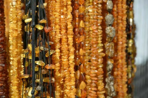 Контрабандный вывоз 250 килограммов янтаря пресекли в Калининградской области