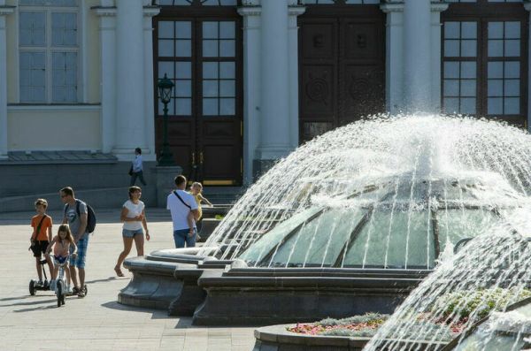 Москвичей ждет жара и тропические ночи