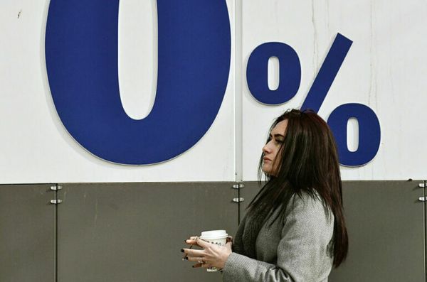 Россияне стали реже жаловаться на страховщиков и чаще  &mdash; на микрофинансистов