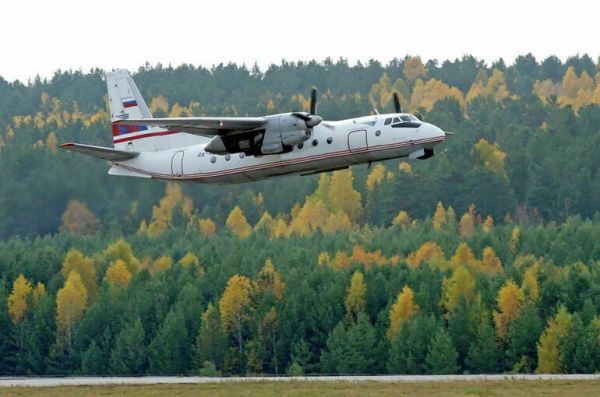 В Якутии у грузового самолета Ан-24 при посадке повредилось шасси