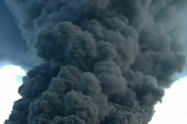 В подмосковном Раменском загорелся склад с удобрениями