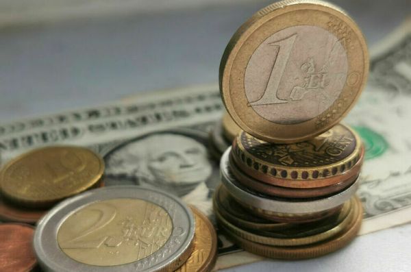 Курс евро на Московской бирже превысил 103 рубля впервые с 20 сентября