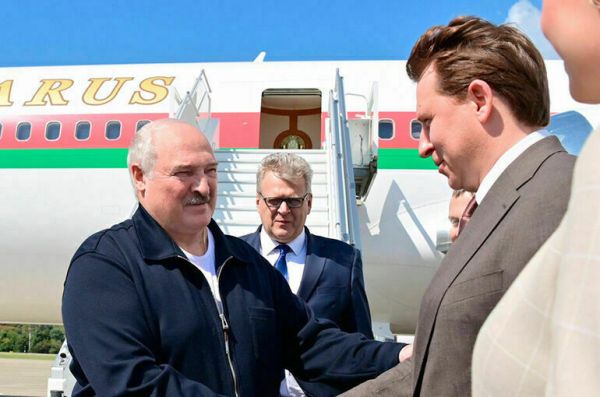 Лукашенко прибыл в Россию на переговоры с Путиным