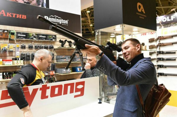 Продавать оружие предложили только гражданам &laquo;со стажем&raquo;