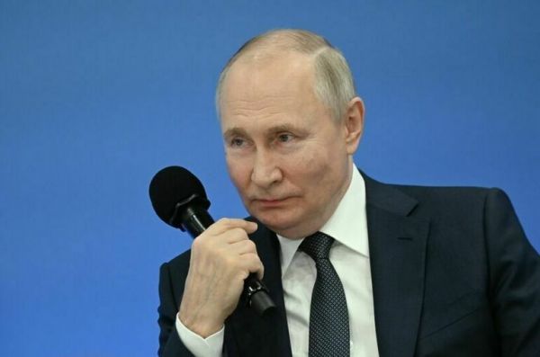 Путин заявил, что необходимо равномерно развивать территории России Путин заявил, что необходимо равномерно развивать территории России