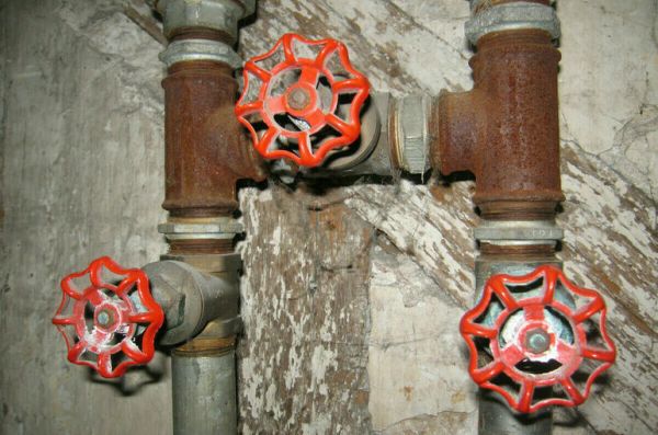 Режим ЧС ввели в Липецке из-за аварии на водопроводе