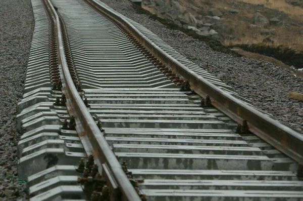 В Якутии приостановили движение поездов из-за схода вагонов c рельсов В Якутии приостановили движение поездов из-за схода вагонов c рельсов