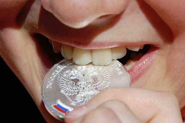 В Минпросвещения рассказали, как будут выдавать серебряные медали