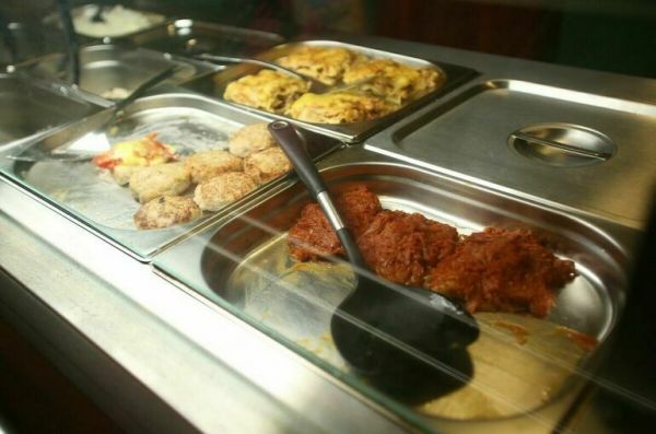 В Петербурге на 90 дней закрыли пищевой комбинат после отравления школьников В Петербурге на 90 дней закрыли пищевой комбинат после отравления школьников