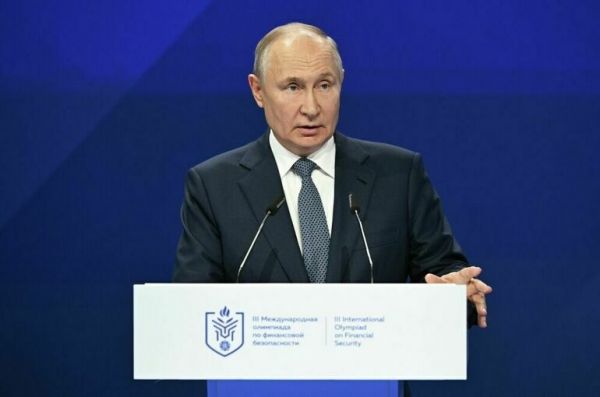 Путин: Мир постепенно избавляется от диктатуры отдельных стран