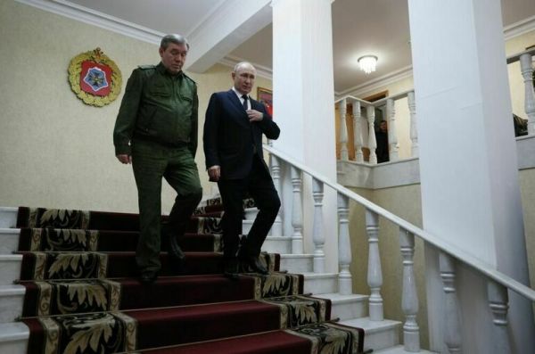 Путин посетил штаб Вооруженных сил в Ростове