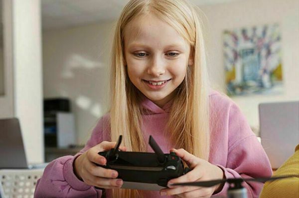 Учебные беспилотники планируют поставить в 2,4 тысячи школ в 2024&mdash;2026 годах