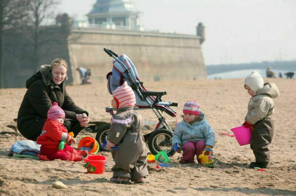 В Минтруде пояснили, кто сможет получить &laquo;многодетный&raquo; статус бессрочно