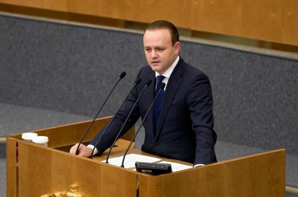 Даванков предложил разрешить должникам оплачивать штрафы в аэропорту при вылете