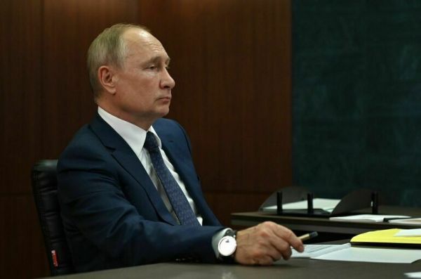 Путин поручил разработать дополнительные меры поддержки аграриев