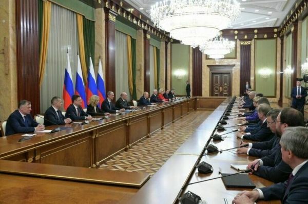 Путин предостерег от пауз в работе во время смены кабмина