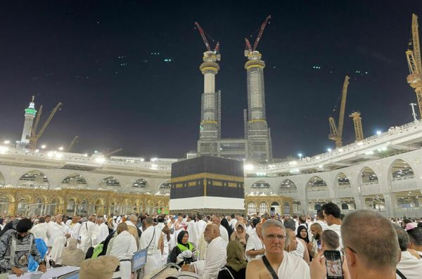 AFP: Более 500 человек погибли из-за жары во время хаджа в Мекку 