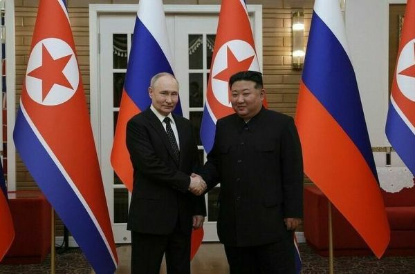 Путин и Ким Чен Ын проводят переговоры в узком составе