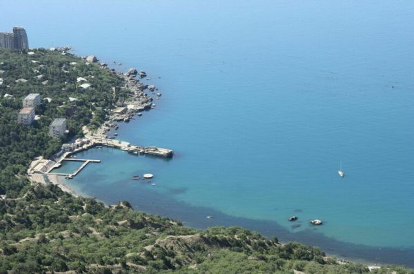 Разведывательный беспилотник США продолжает летать над Крымом