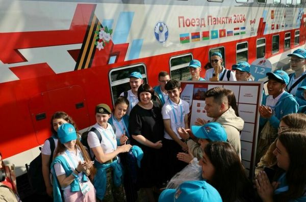 Участники &laquo;Поезда Памяти&raquo; играют в хоккей и стреляют из лука в Гродно