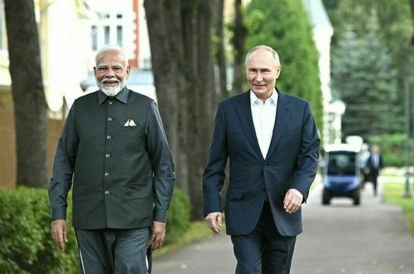 Орешкин назвал основной итог переговоров Путина и Моди