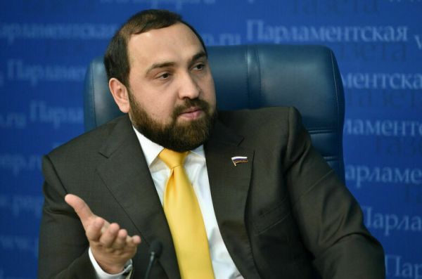 Депутат Хамзаев оценил идею высылать из России мигрантов с судимостью 