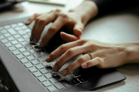 Депутат Нилов считает, что нужно ввести льготы на мобильную связь для россиян