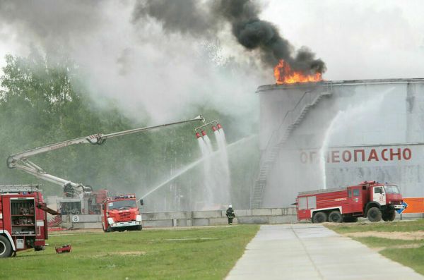 Пожар на мебельном комбинате в Барнауле локализовали