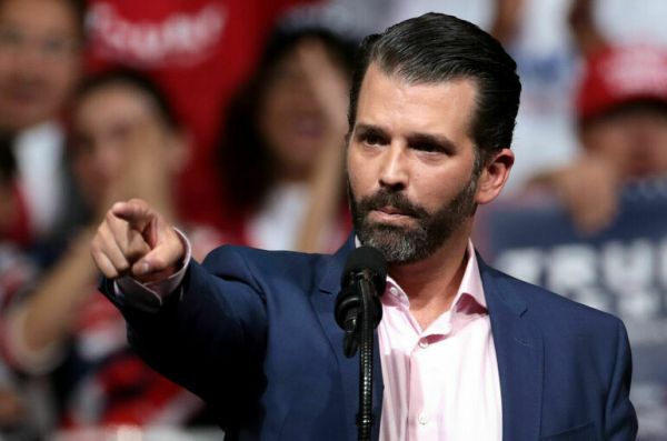 Сын Трампа заявил, что Зеленский не вправе критиковать его отца