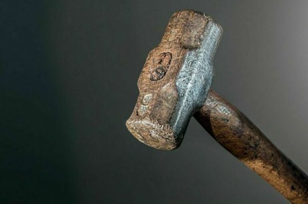 В Челябинске школьник напал на учеников и педагогов с молотком